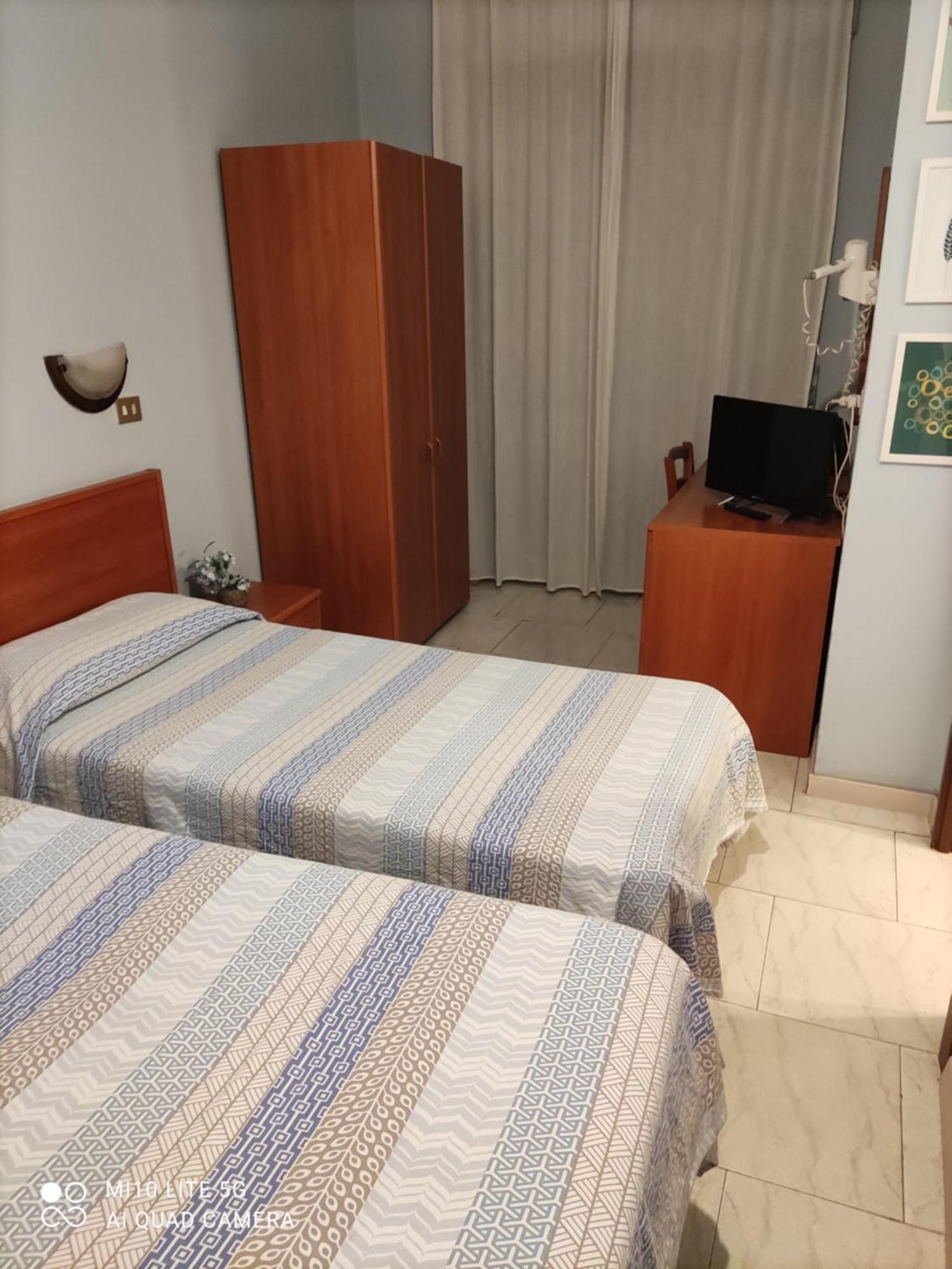 Hostal D'Annunzio House Cesano Boscone Eksteriør billede