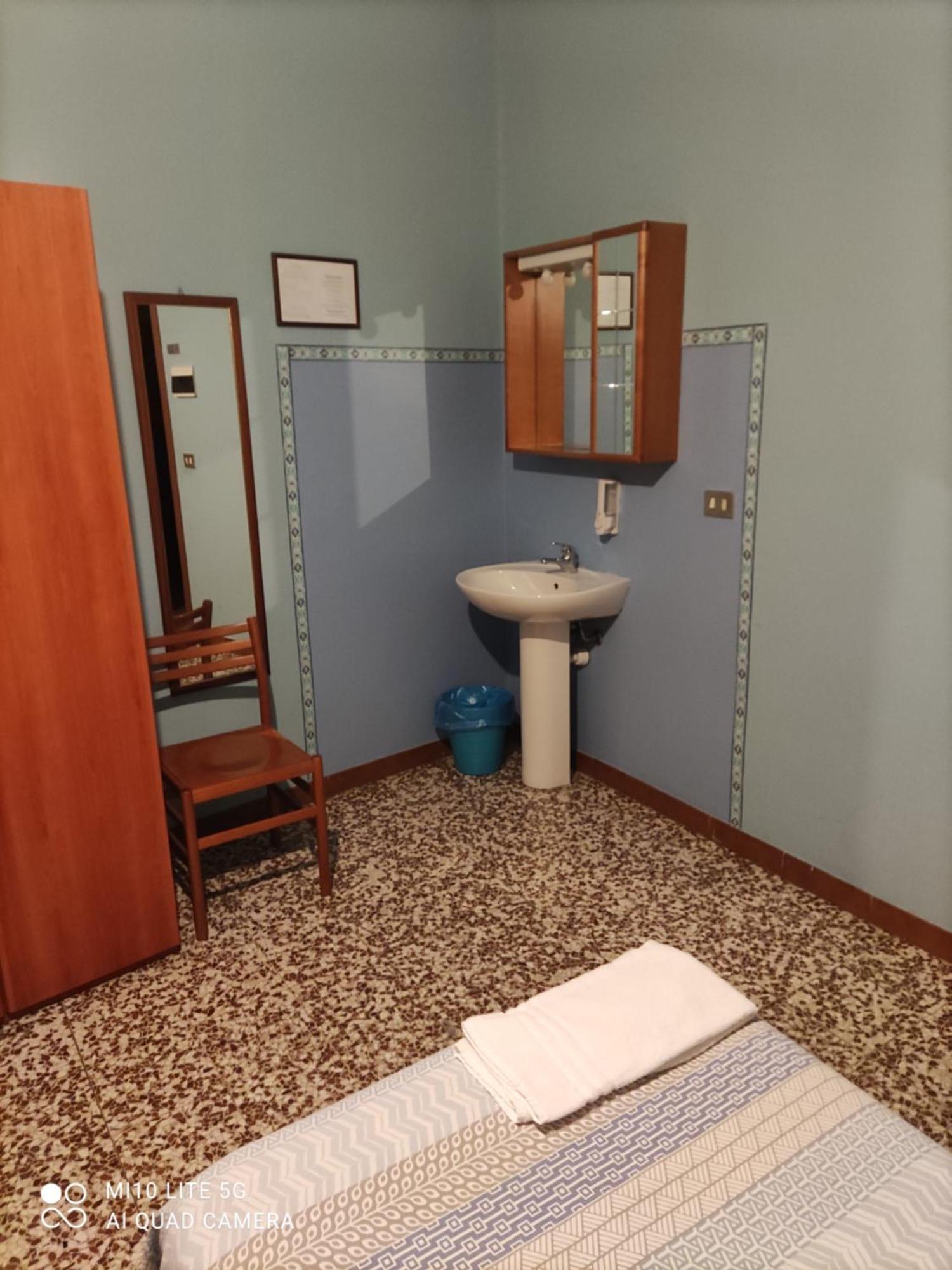 Hostal D'Annunzio House Cesano Boscone Eksteriør billede