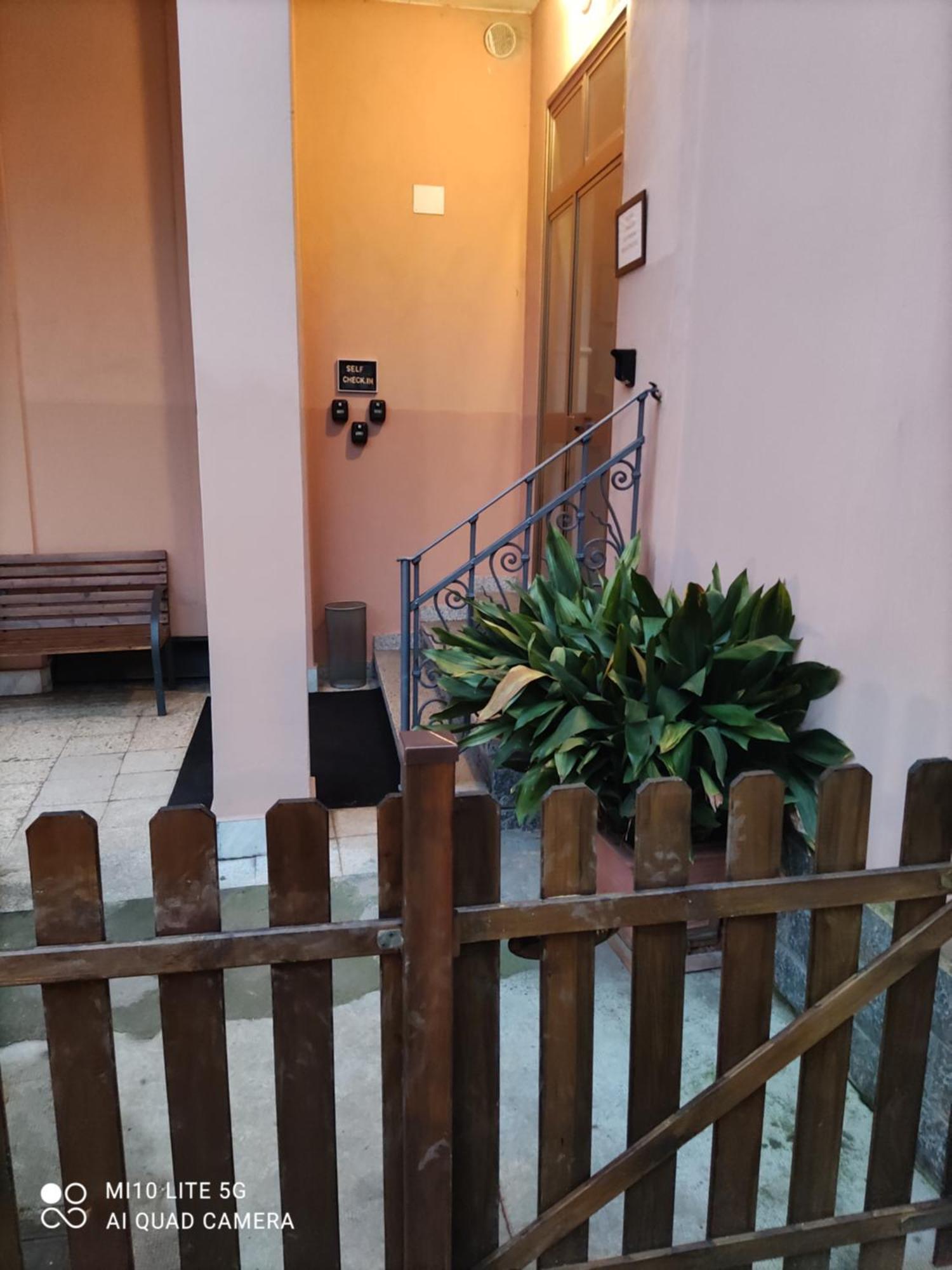 Hostal D'Annunzio House Cesano Boscone Eksteriør billede